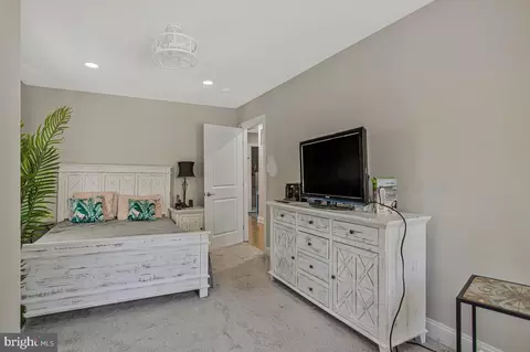 Bedroom - 4912 Mariners Dr, Shady Side, MD 20764 photo 3 of 4