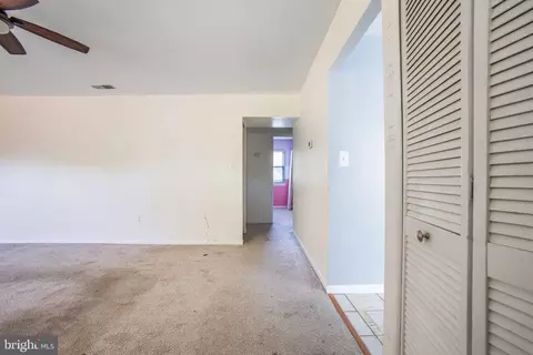 Entry Way - 1073 Kings Rd, Pasadena, MD 21122 photo 1 of 5