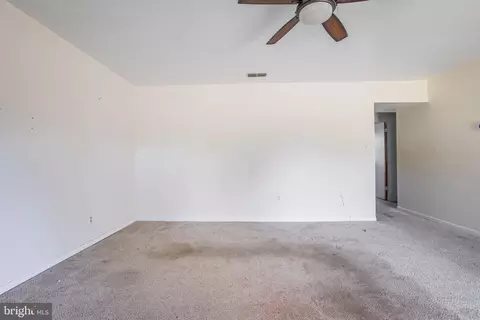 Living - 1073 Kings Rd, Pasadena, MD 21122 photo 1 of 3