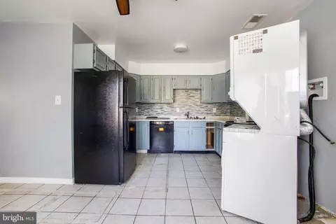 Kitchen - 1073 Kings Rd, Pasadena, MD 21122 photo 1 of 2