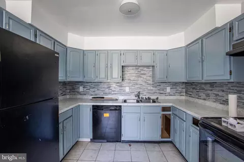 Kitchen - 1073 Kings Rd, Pasadena, MD 21122 photo 2 of 2