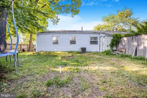 Exterior - 1073 Kings Rd, Pasadena, MD 21122 photo 8 of 13