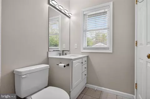 Bath - 1604 Oriole Rd, Edgewater, MD 21037 photo 2 of 3