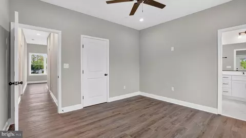 Entry Way - 2001 Poplar Ridge Rd, Pasadena, MD 21122 photo 23 of 25