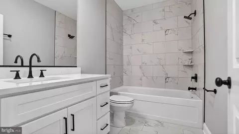 Bath - 2001 Poplar Ridge Rd, Pasadena, MD 21122 photo 3 of 4