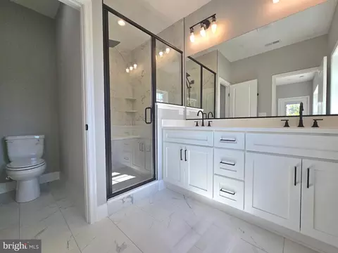 Bath - 2001 Poplar Ridge Rd, Pasadena, MD 21122 photo 4 of 4