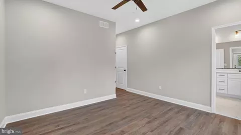 Entry Way - 2001 Poplar Ridge Rd, Pasadena, MD 21122 photo 16 of 25