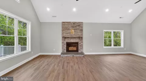 Living - 2001 Poplar Ridge Rd, Pasadena, MD 21122 photo 2 of 4