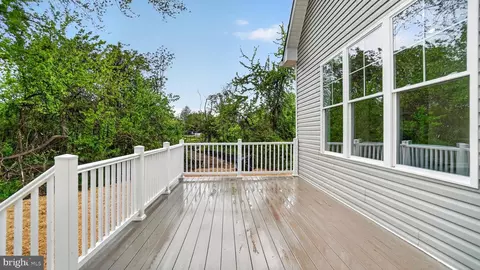Exterior - 2001 Poplar Ridge Rd, Pasadena, MD 21122 photo 6 of 14