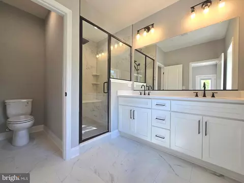 Bath - 2001 Poplar Ridge Rd, Pasadena, MD 21122 photo 2 of 4