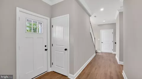 Entry Way - 2001 Poplar Ridge Rd, Pasadena, MD 21122 photo 14 of 25