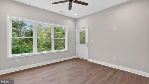 Entry Way - 2001 Poplar Ridge Rd, Pasadena, MD 21122 photo 18 of 25