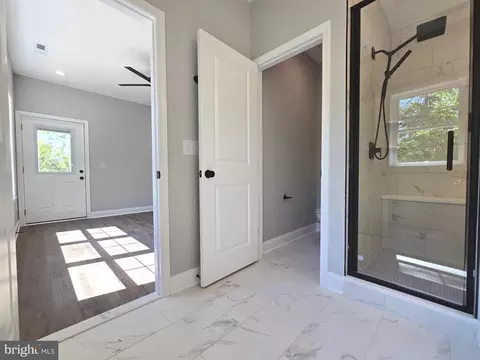 Entry Way - 2001 Poplar Ridge Rd, Pasadena, MD 21122 photo 15 of 25