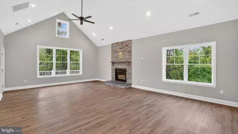Living - 2001 Poplar Ridge Rd, Pasadena, MD 21122 photo 1 of 4