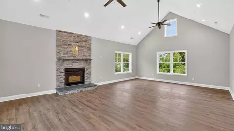 Living - 2001 Poplar Ridge Rd, Pasadena, MD 21122 photo 3 of 4