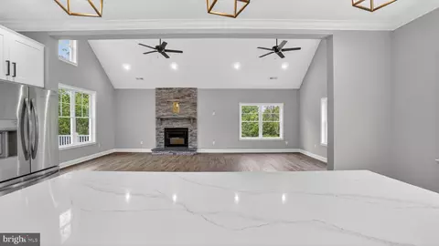 Entry Way - 2001 Poplar Ridge Rd, Pasadena, MD 21122 photo 7 of 25
