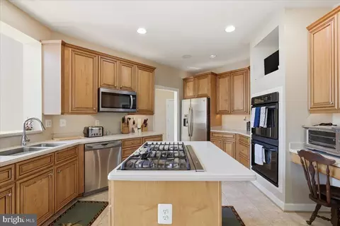 712 Coybay Dr, Annapolis, MD 21401