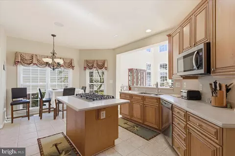 712 Coybay Dr, Annapolis, MD 21401