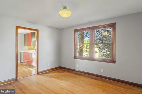Living - 312 Townsend Ave, Baltimore, MD 21225 photo 2 of 2