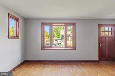 Living - 312 Townsend Ave, Baltimore, MD 21225 photo 1 of 2