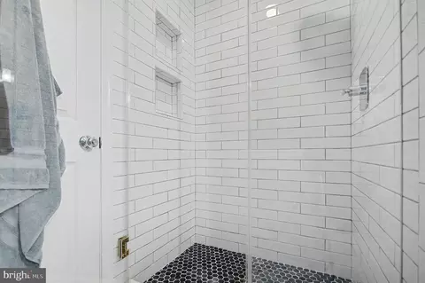 Bath - 2607 Compass Dr, Annapolis, MD 21401 photo 4 of 6
