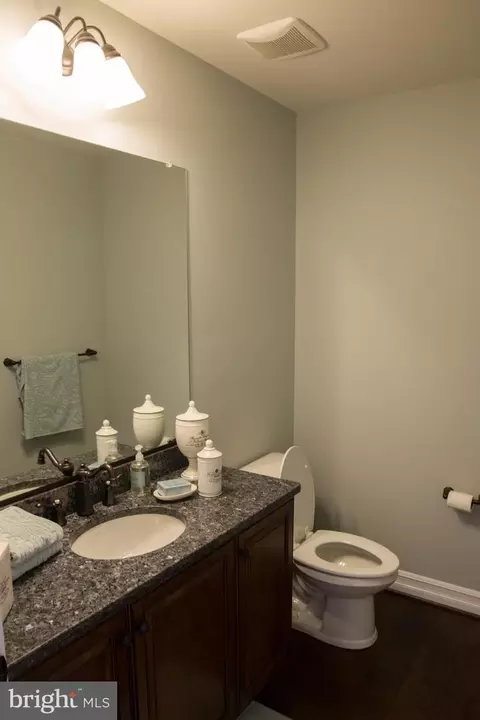 8046 Forest Glen Dr, Pasadena, MD 21122 photo 17