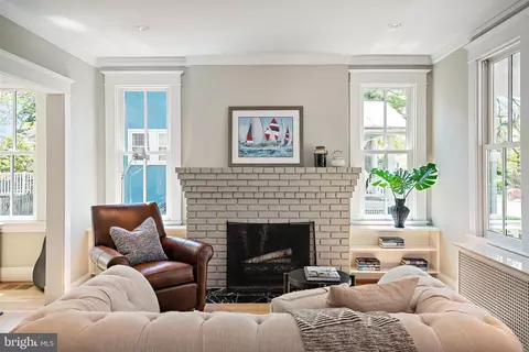 Living - 103 Mckendree Ave, Annapolis, MD 21401 photo 1 of 5