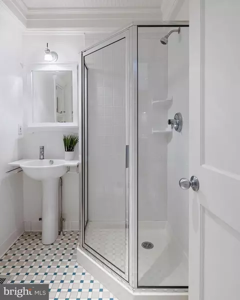 Bath - 103 Mckendree Ave, Annapolis, MD 21401 photo 1 of 6