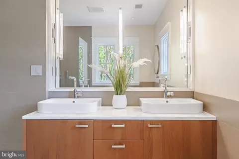 Bath - 103 Mckendree Ave, Annapolis, MD 21401 photo 3 of 6