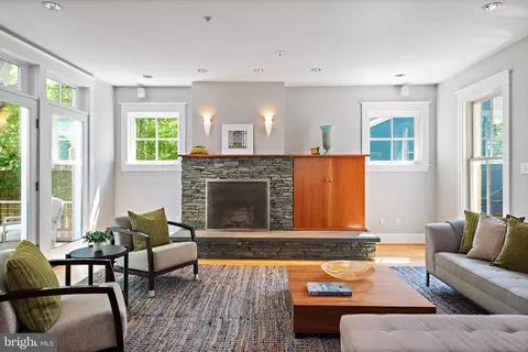 Living - 103 Mckendree Ave, Annapolis, MD 21401 photo 2 of 5