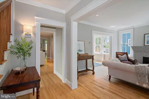 Entry Way - 103 Mckendree Ave, Annapolis, MD 21401 photo 4 of 6