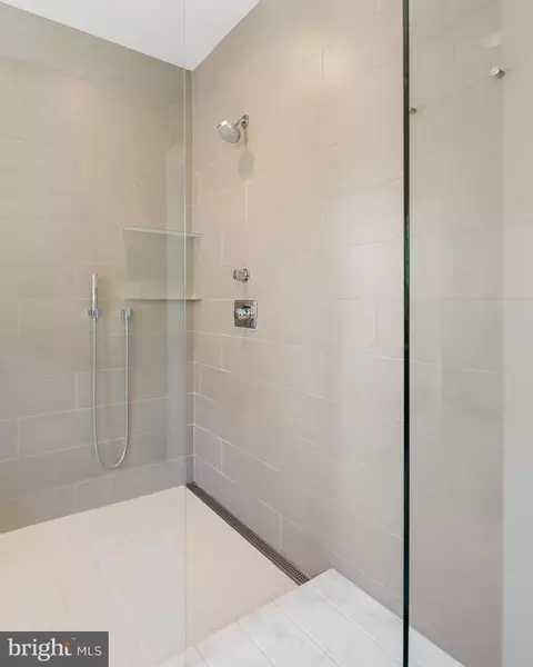 Bath - 103 Mckendree Ave, Annapolis, MD 21401 photo 4 of 6