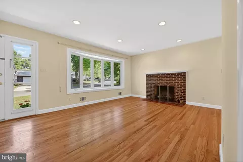 Living - 103 Wainwright Dr, Annapolis, MD 21401 photo 3 of 7