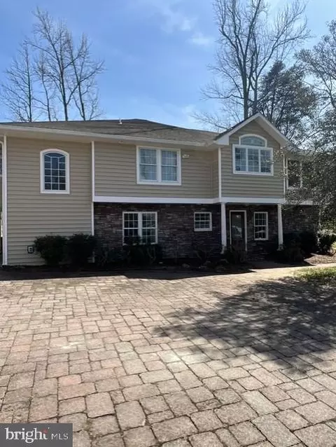 401 Beach Dr, Edgewater, MD 21037