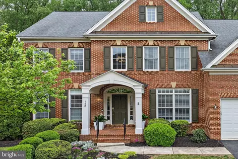 Exterior - 732 Pearson Point Pl, Annapolis, MD 21401 photo 6 of 11
