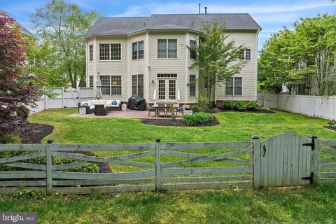 Exterior - 732 Pearson Point Pl, Annapolis, MD 21401 photo 3 of 11