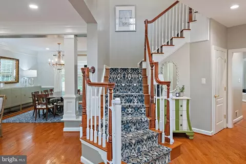 Entry Way - 732 Pearson Point Pl, Annapolis, MD 21401 photo 4 of 11