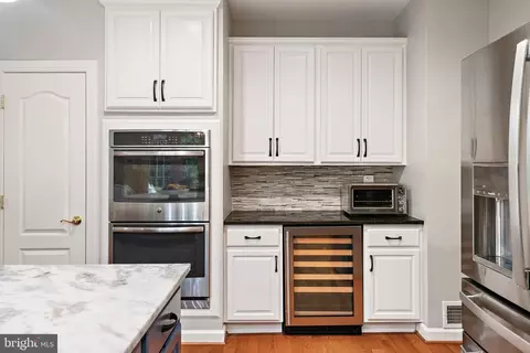 Kitchen - 732 Pearson Point Pl, Annapolis, MD 21401 photo 5 of 10