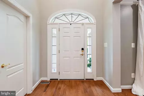 Entry Way - 732 Pearson Point Pl, Annapolis, MD 21401 photo 1 of 11
