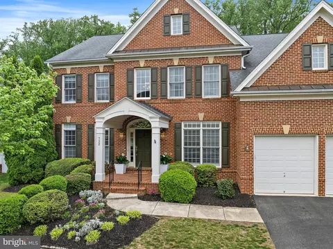 Exterior - 732 Pearson Point Pl, Annapolis, MD 21401 photo 5 of 11