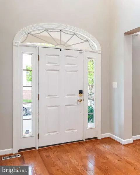 Entry Way - 732 Pearson Point Pl, Annapolis, MD 21401 photo 2 of 11