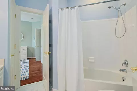 Bath - 732 Pearson Point Pl, Annapolis, MD 21401 photo 5 of 6