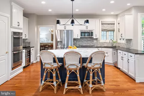 Kitchen - 732 Pearson Point Pl, Annapolis, MD 21401 photo 2 of 10