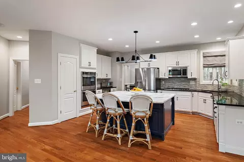 Kitchen - 732 Pearson Point Pl, Annapolis, MD 21401 photo 10 of 10