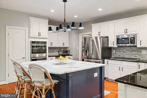 Kitchen - 732 Pearson Point Pl, Annapolis, MD 21401 photo 6 of 10