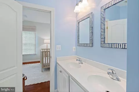 Bath - 732 Pearson Point Pl, Annapolis, MD 21401 photo 4 of 6
