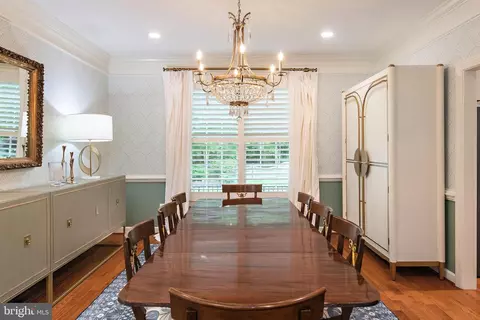 Dining - 732 Pearson Point Pl, Annapolis, MD 21401 photo 2 of 4