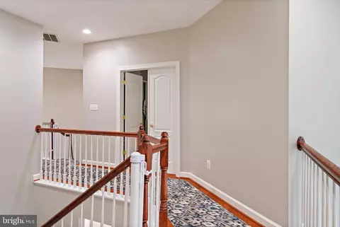 Entry Way - 732 Pearson Point Pl, Annapolis, MD 21401 photo 8 of 11