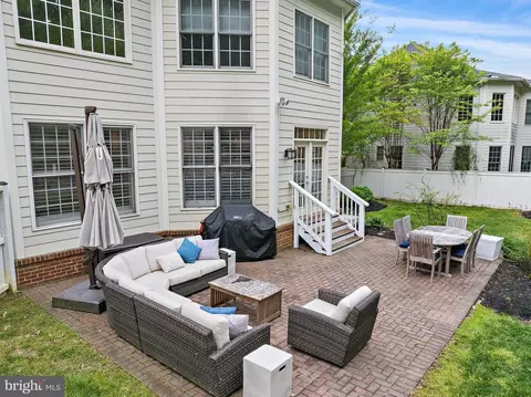 Exterior - 732 Pearson Point Pl, Annapolis, MD 21401 photo 8 of 11