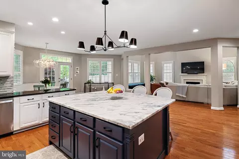 Kitchen - 732 Pearson Point Pl, Annapolis, MD 21401 photo 3 of 10